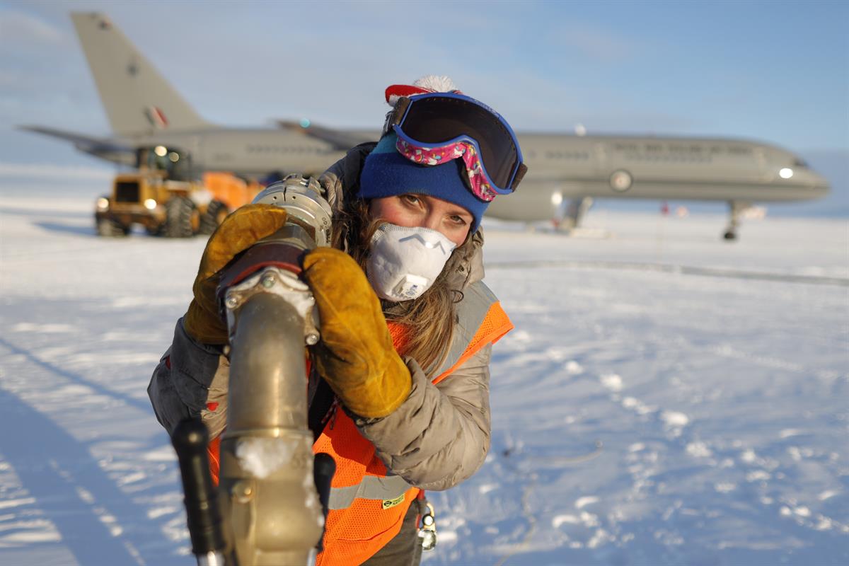 Antarctic Photo Library Photo Details 2020March20NZ757refueling3.jpg