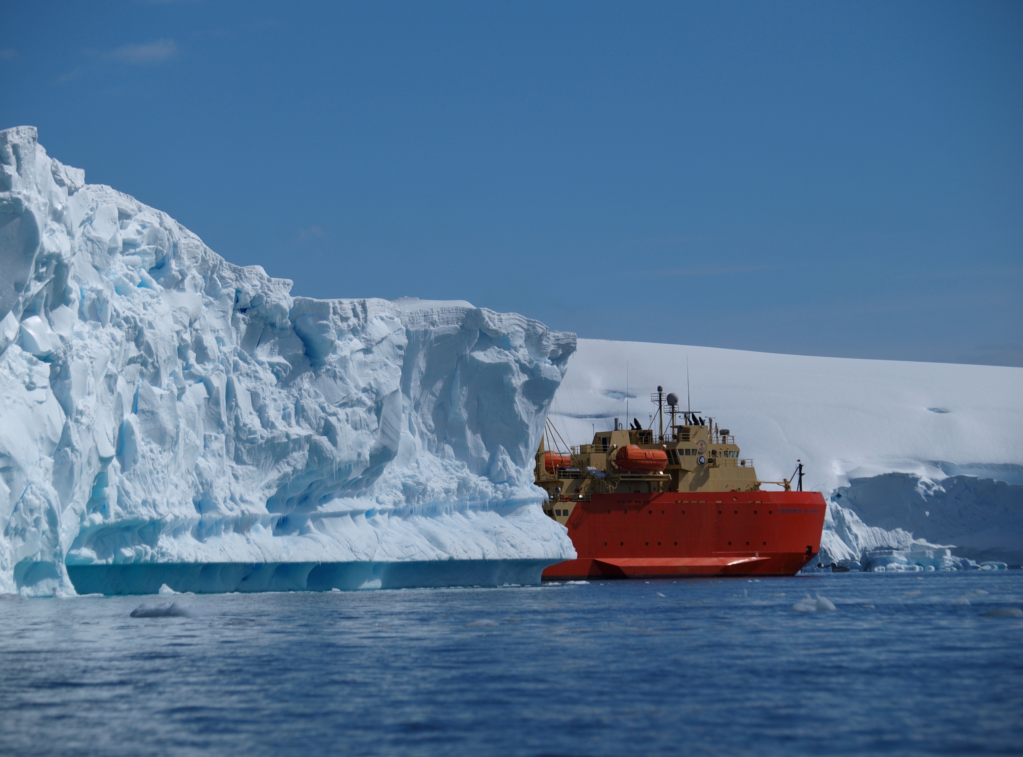 A ship navigates between two icebergs.