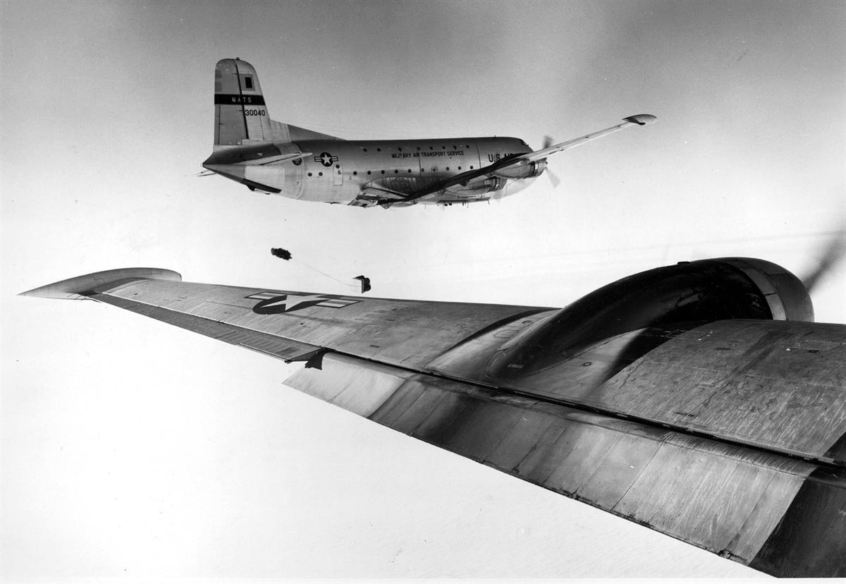 Antarctic Photo Library - Photo Details - 1962Nov21-Globemaster-airdrop ...