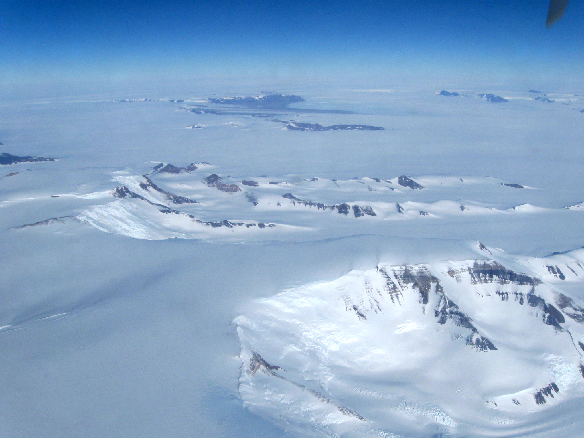 Antarctic Photo Library - Photo Details - ANTARCTICMOUNTAINS5.JPG