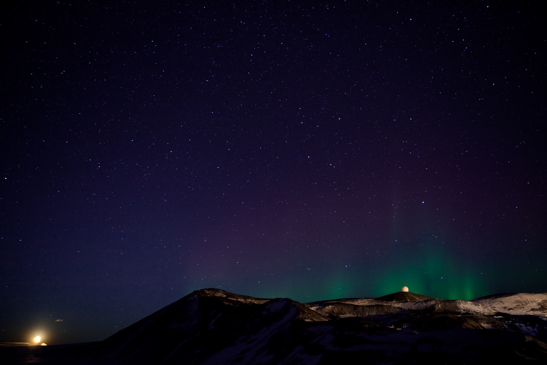 Aurora australis in the night sky.