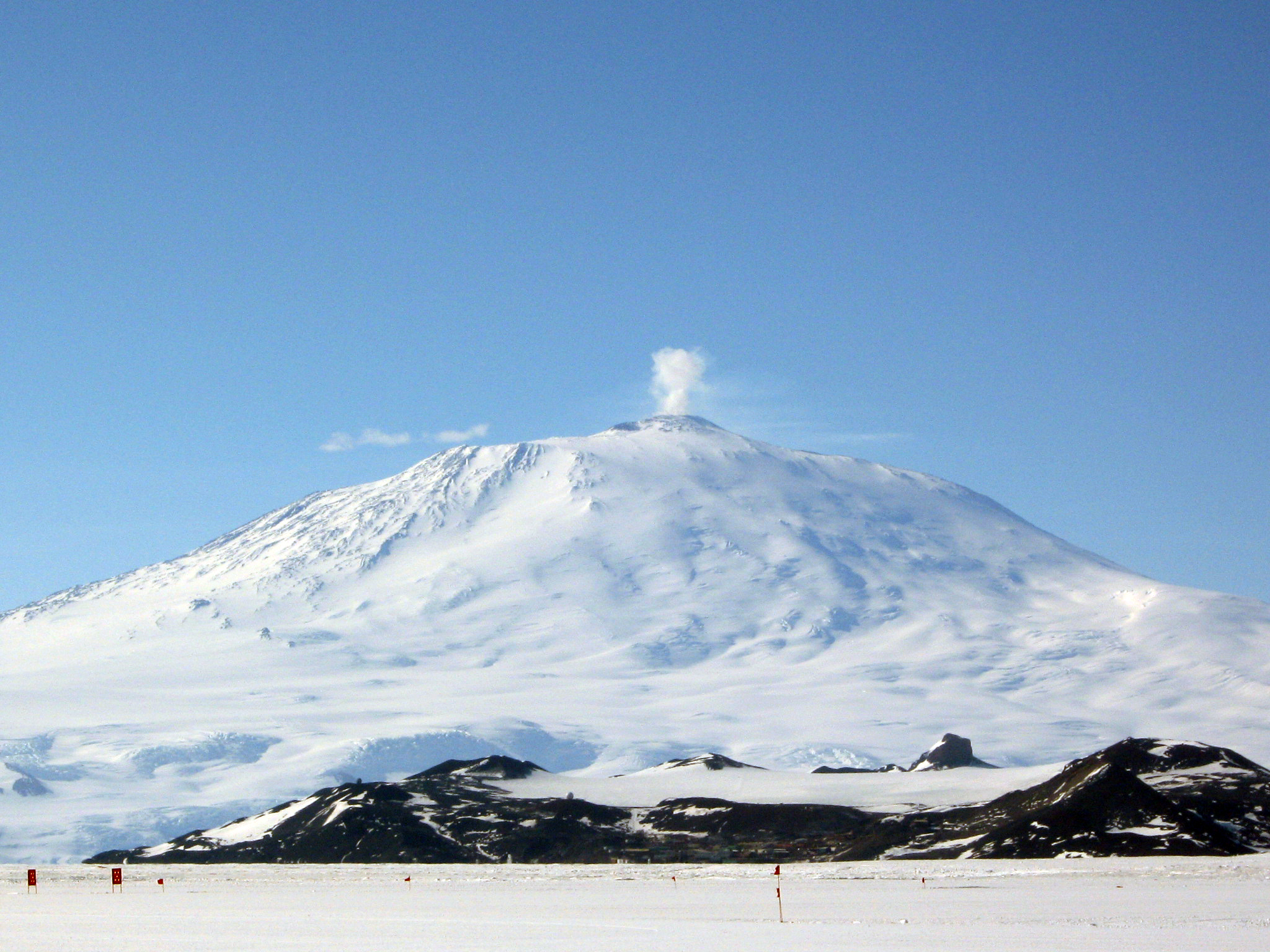 Antarctic Photo Library - Photo Details - MTEREBUSVIEW.JPG