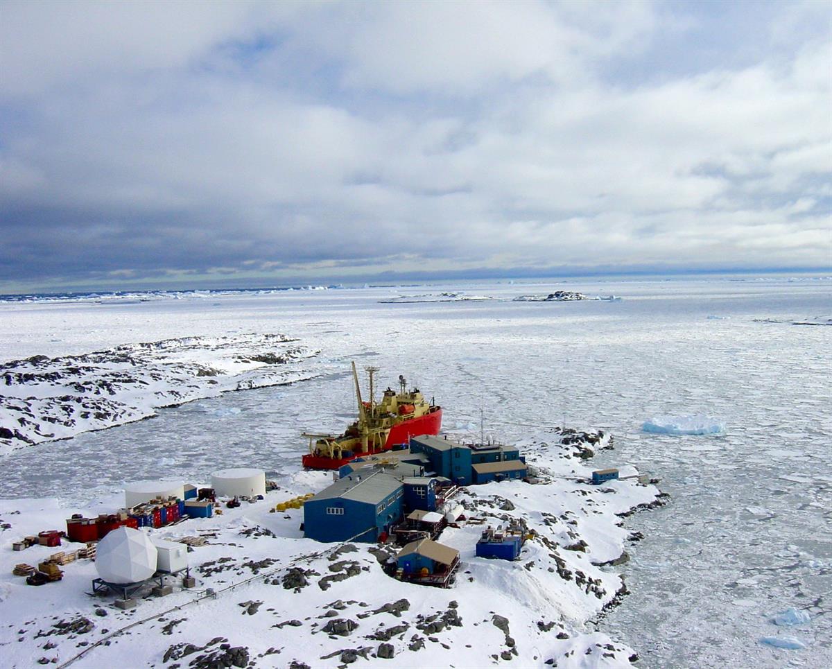 Antarctic Photo Library - Photo Details - palmerstation3.jpg