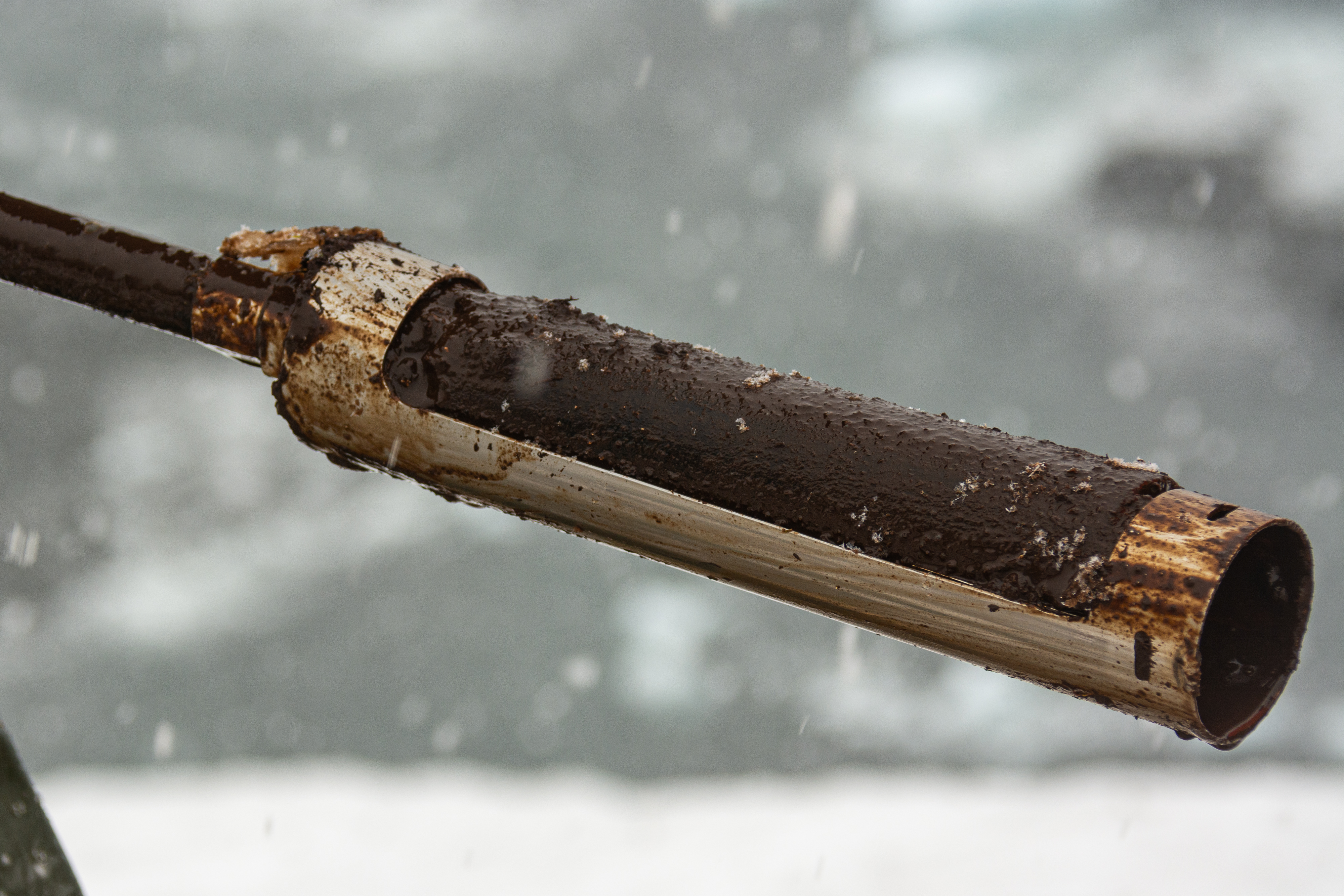 A cylinder containing dirt. 