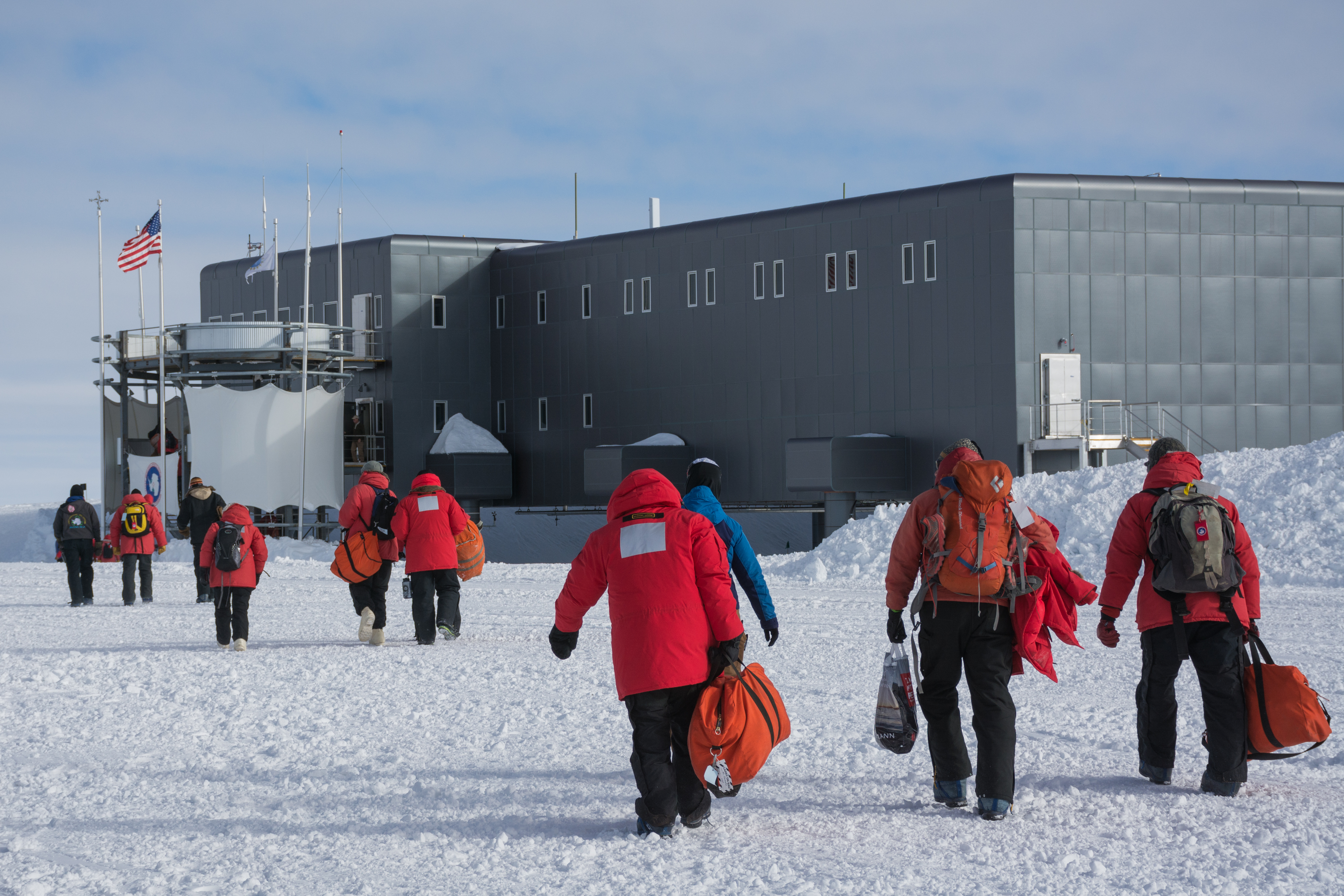 People walking towards the South Pole station