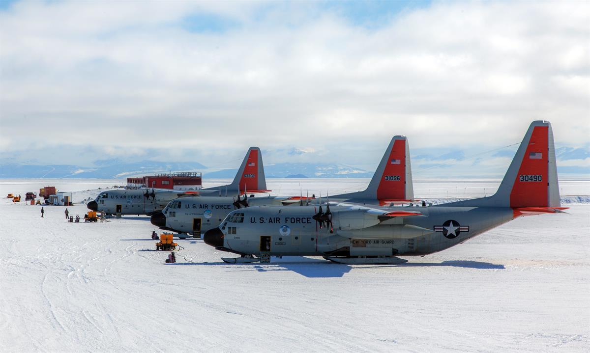 Antarctic Photo Library - Photo Details - airforce-airfield-lc130s2.jpg