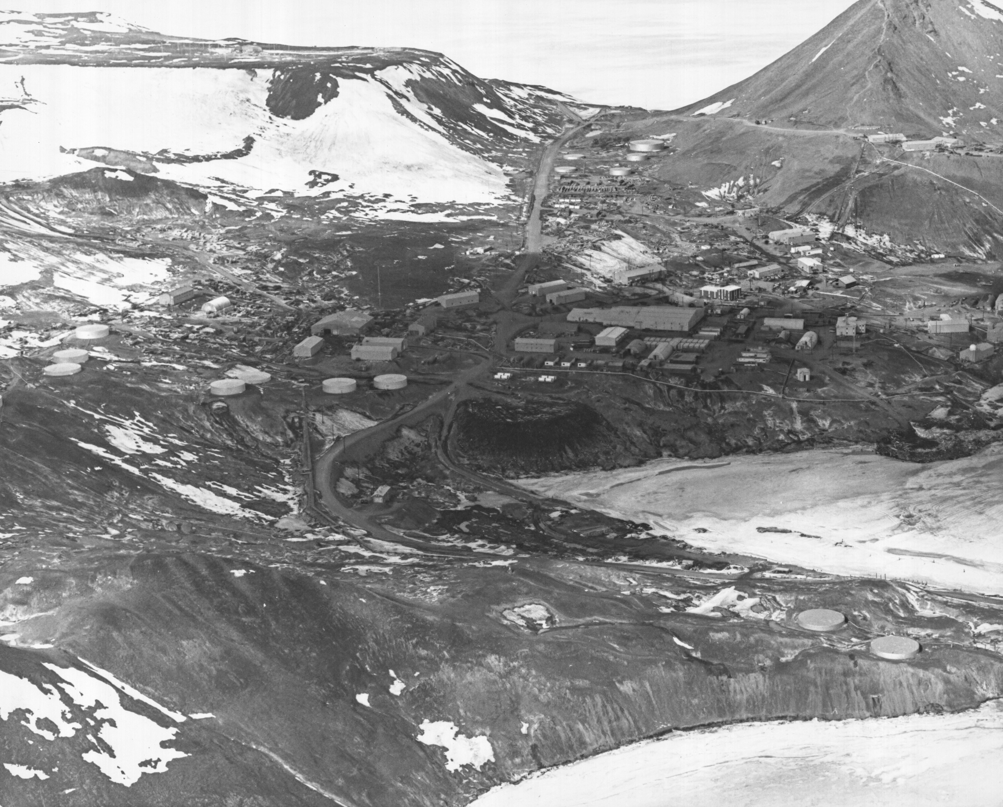 Aerial photo of a town.