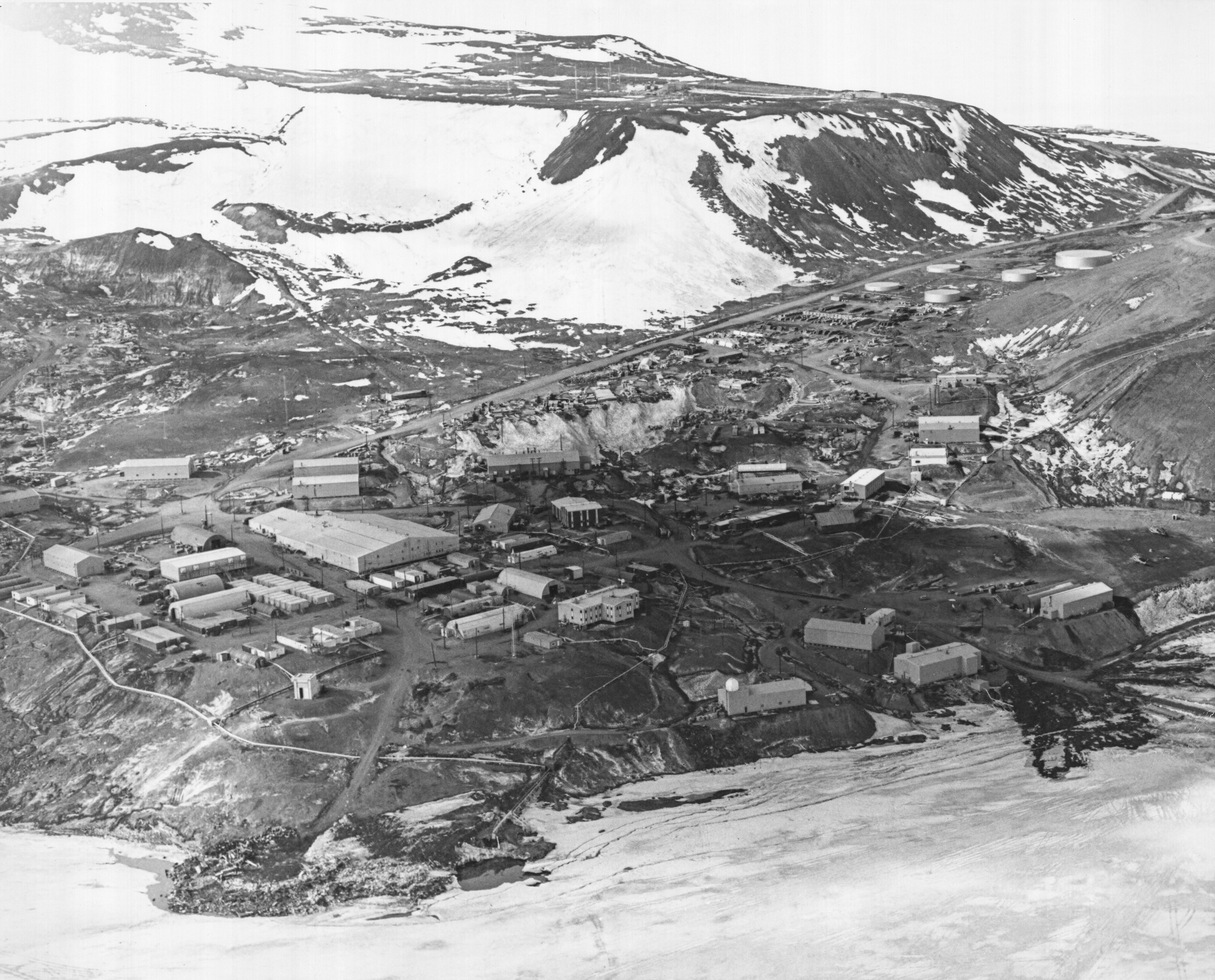 Aerial photo of a town.