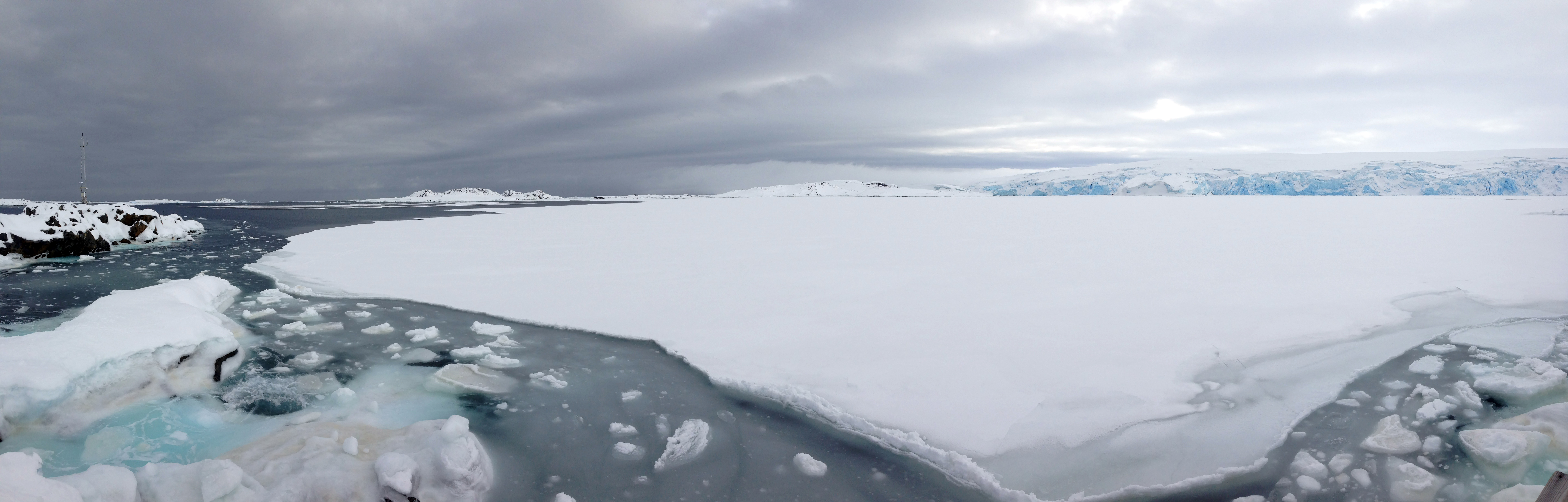 Panorama of sea ice.