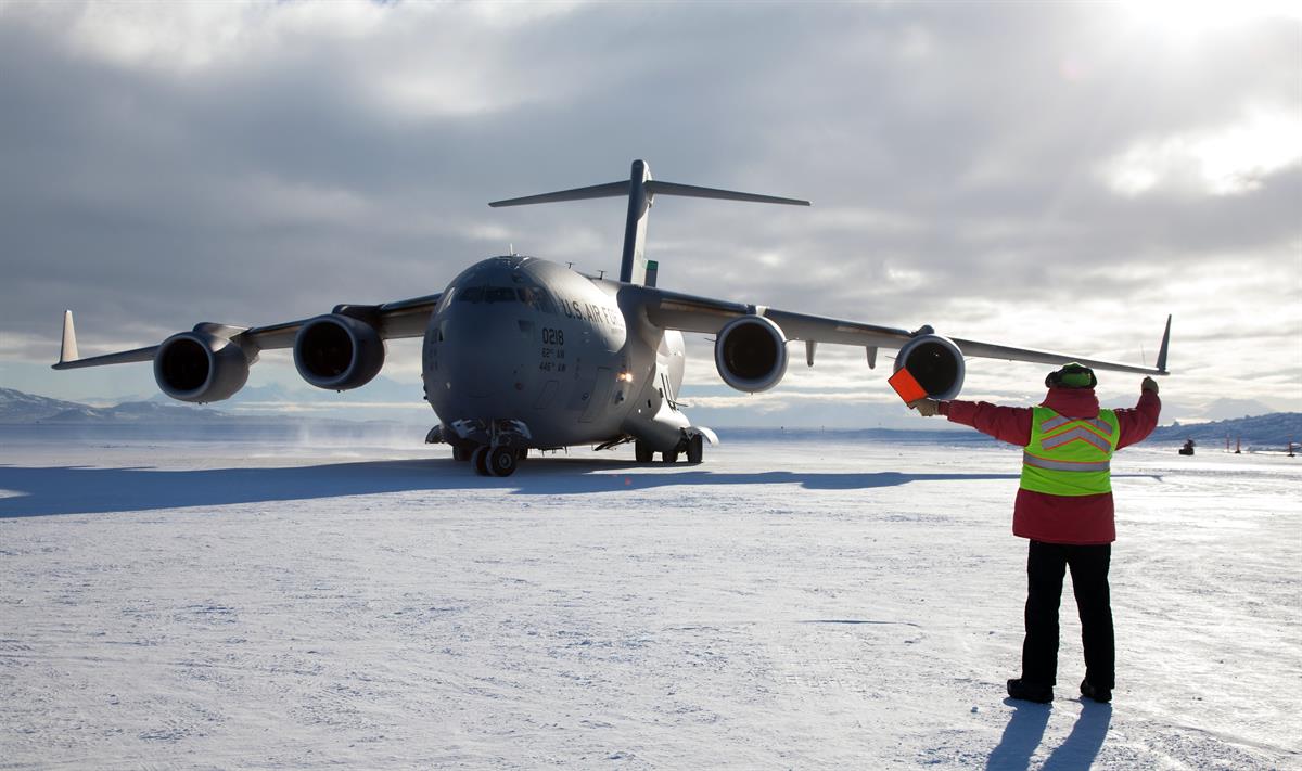 Antarctic Photo Library - Photo Details - usaf-c17-taxi-directions.jpg